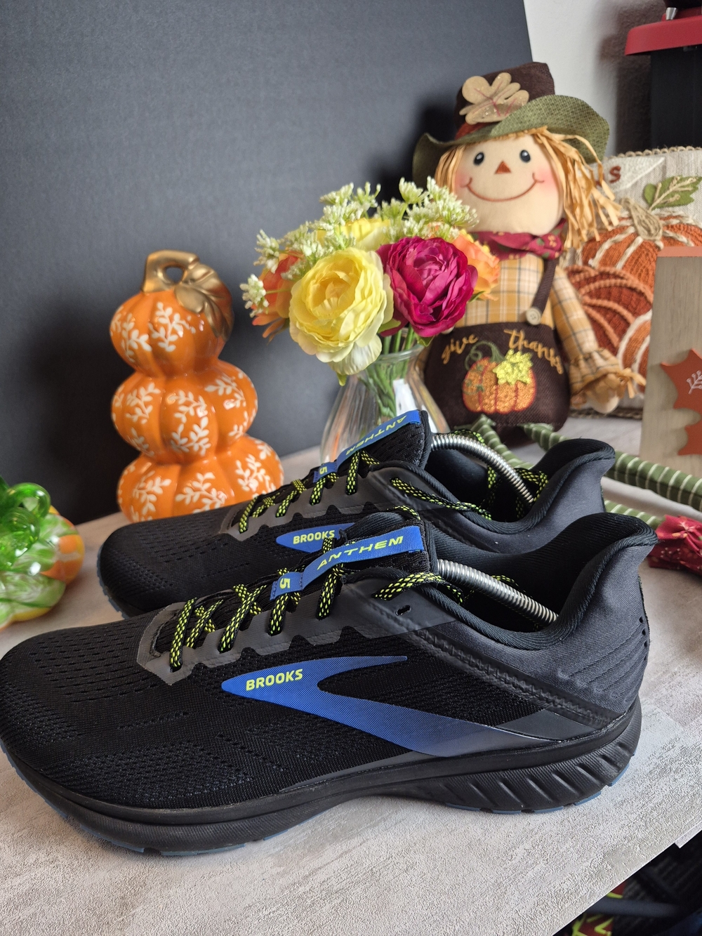 Brooks Men's Athletic Shoes — Black with Blue Accents. Size 12